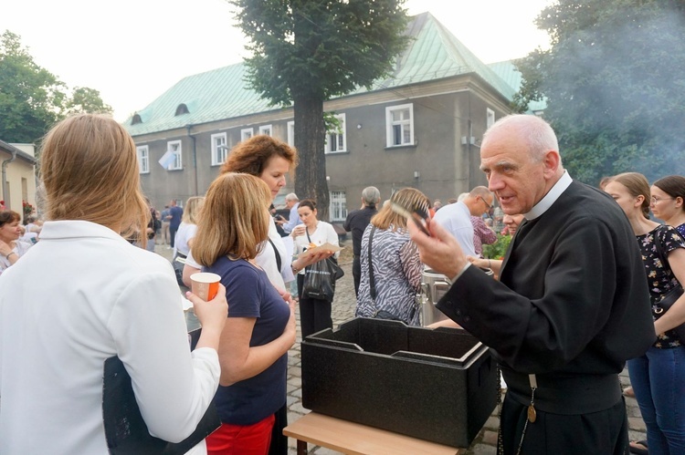 Świętowanie w ogrodzie redemptorystów 