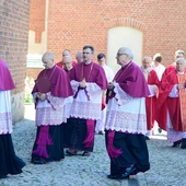 Nie przestali być zwykłymi ludźmi