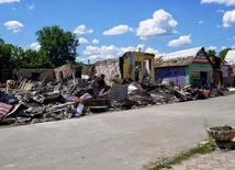 Zniszczenia po rosyjskim ataku rakietowym