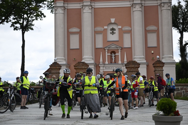 Wyjazd pielgrzymki rowerowej ze Skrzatusza