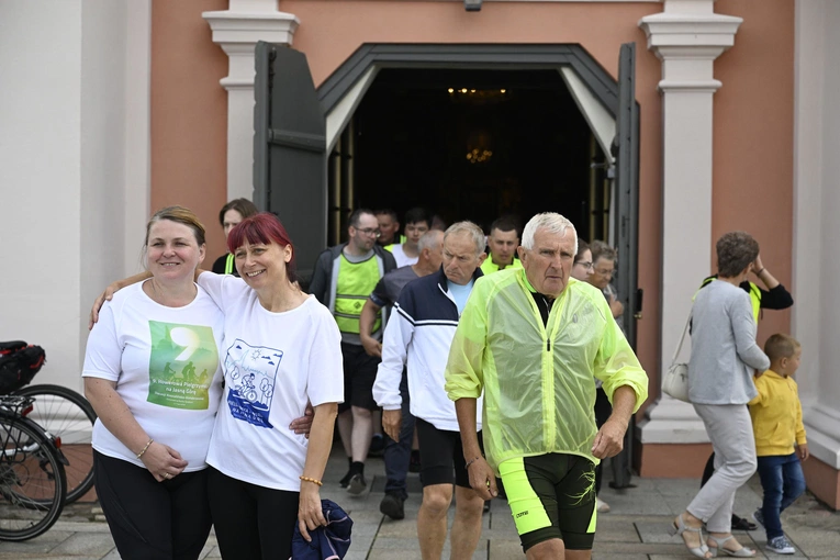 Wyjazd pielgrzymki rowerowej ze Skrzatusza