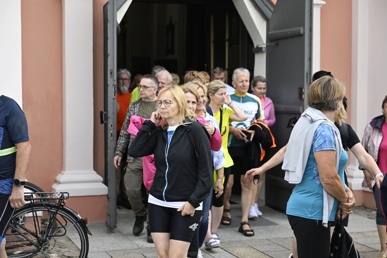 Wyjazd pielgrzymki rowerowej ze Skrzatusza