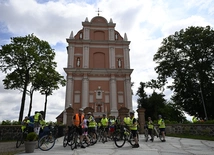 Wyjazd pielgrzymki rowerowej ze Skrzatusza
