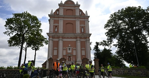 Wyjazd pielgrzymki rowerowej ze Skrzatusza