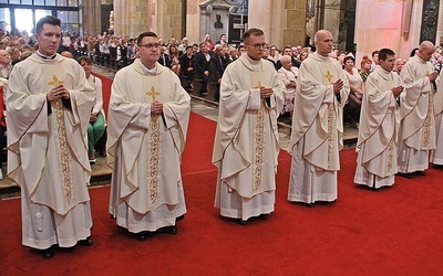 	Sześciu młodych kapłanów trafi do pięciu miast diecezji.