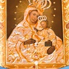 	W świątyni znajdziemy wizerunek Maryi Pani Nadodrza, pochodzący z XVII wieku.