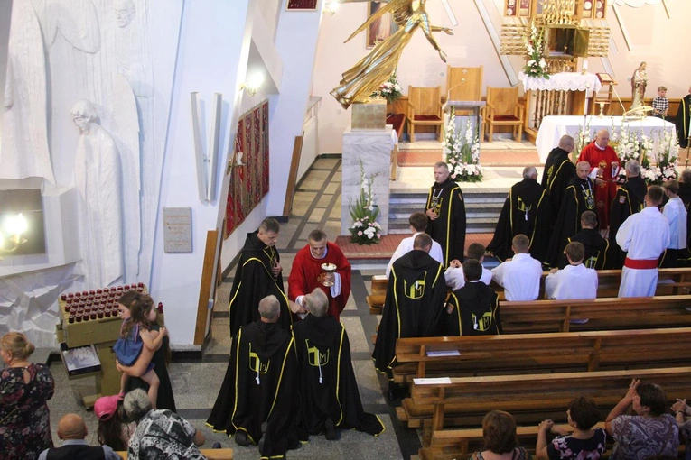 Pasierbiec. Erygowanie 200. chorągwi Zakonu Rycerzy św. Jana Pawła II