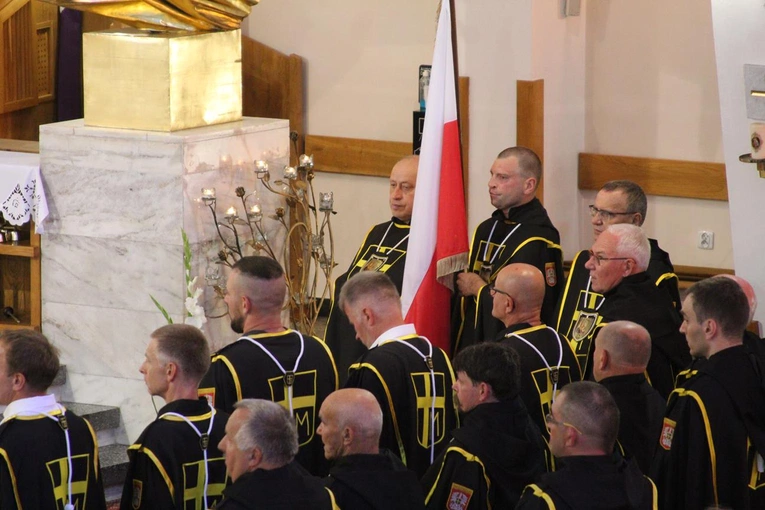 Pasierbiec. Erygowanie 200. chorągwi Zakonu Rycerzy św. Jana Pawła II