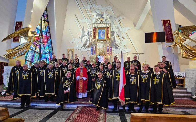 Pasierbiec. Erygowanie 200. chorągwi Zakonu Rycerzy św. Jana Pawła II