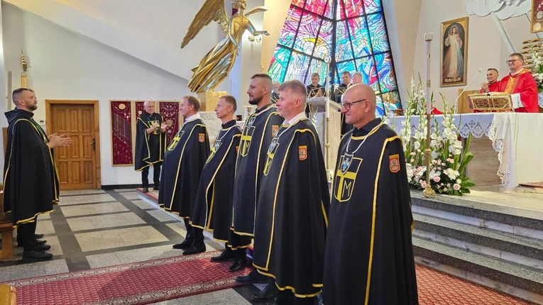 Pasierbiec. Erygowanie 200. chorągwi Zakonu Rycerzy św. Jana Pawła II