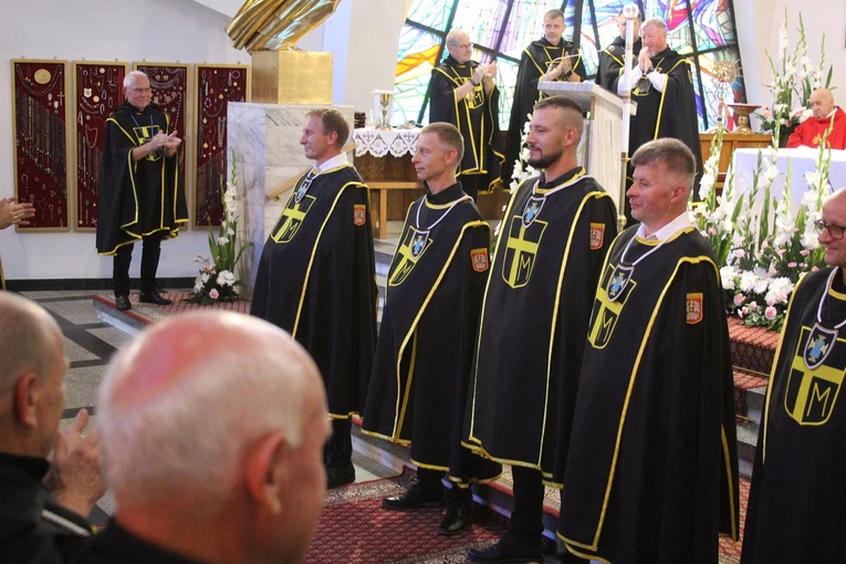Pasierbiec. Erygowanie 200. chorągwi Zakonu Rycerzy św. Jana Pawła II