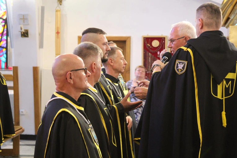 Pasierbiec. Erygowanie 200. chorągwi Zakonu Rycerzy św. Jana Pawła II