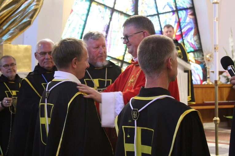 Pasierbiec. Erygowanie 200. chorągwi Zakonu Rycerzy św. Jana Pawła II