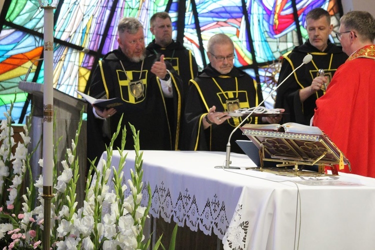 Pasierbiec. Erygowanie 200. chorągwi Zakonu Rycerzy św. Jana Pawła II