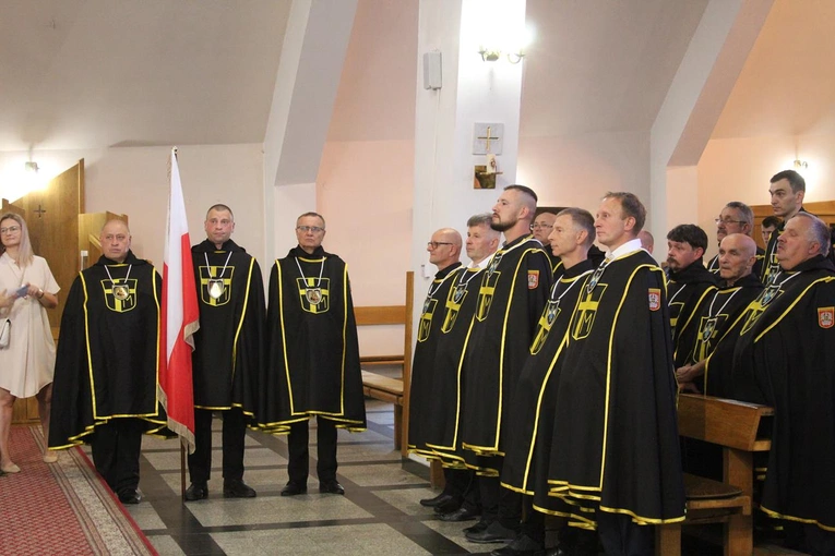 Pasierbiec. Erygowanie 200. chorągwi Zakonu Rycerzy św. Jana Pawła II