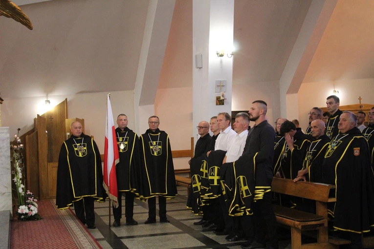 Pasierbiec. Erygowanie 200. chorągwi Zakonu Rycerzy św. Jana Pawła II