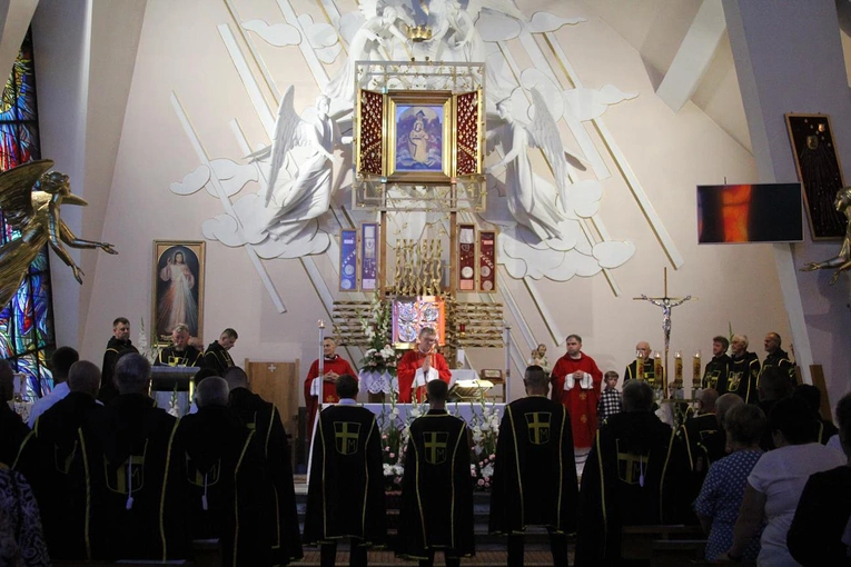 Pasierbiec. Erygowanie 200. chorągwi Zakonu Rycerzy św. Jana Pawła II