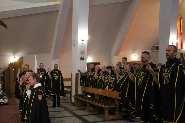Pasierbiec. Erygowanie 200. chorągwi Zakonu Rycerzy św. Jana Pawła II