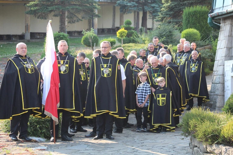 Pasierbiec. Erygowanie 200. chorągwi Zakonu Rycerzy św. Jana Pawła II