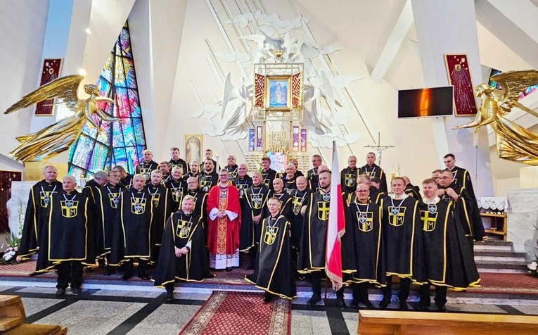 Pasierbiec. Erygowanie 200. chorągwi Zakonu Rycerzy św. Jana Pawła II