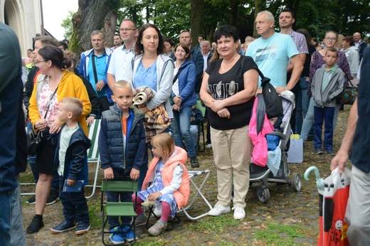 Pielgrzymka Dzieci do Babci Anny