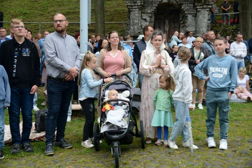 Pielgrzymka Dzieci do Babci Anny