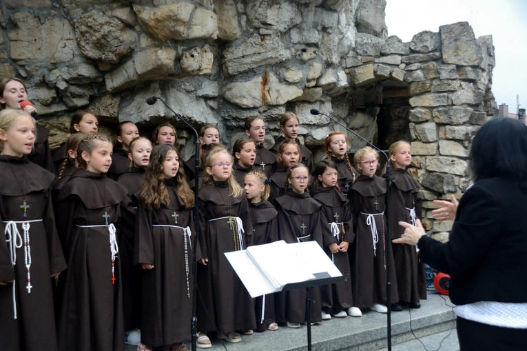 Pielgrzymka Dzieci do Babci Anny