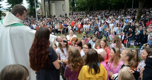 Pielgrzymka Dzieci do Babci Anny