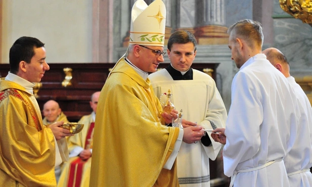 Franciszek w 50. rocznicę Ministeria quaedam