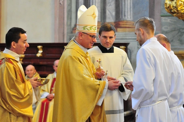 Franciszek w 50. rocznicę Ministeria quaedam