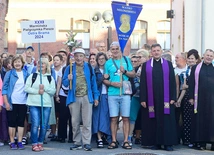 W tegorocznej wędrówce bierze udział prawie sto osób.