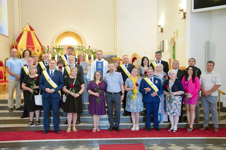 Uczestnicy skupienia w kościele sanktuaryjnym.