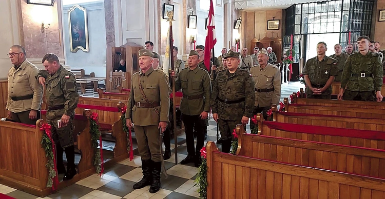 Pątnicy modlili się wspólnie podczas Mszy Świętej.