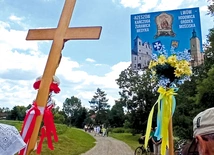 Na powitanie pielgrzymów nierzadko wychodzi procesja. 