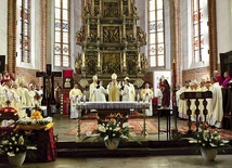 Jubileuszowym uroczystościom w maju przewodniczył prymas Polski.