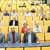 Spotkania odbywają się w budynku Wydziału Fizyki i Astronomii Uniwersytetu Wrocławskiego.