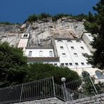Włochy. Sanktuarium Madonna della Corona