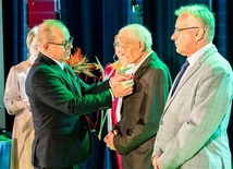Ku niebiańskiemu wernisażowi