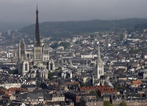 Francja: pożar katedry w Rouen