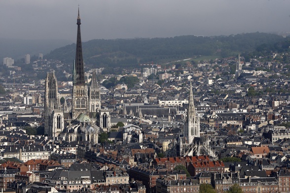 Francja: pożar katedry w Rouen