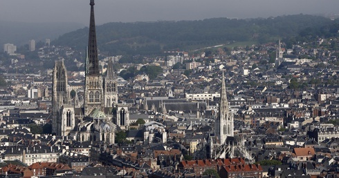 Francja: pożar katedry w Rouen