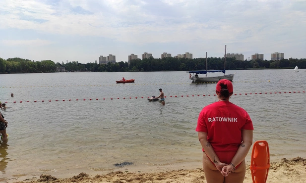 Katowice. Plaża nad stawem Morawa otwarta