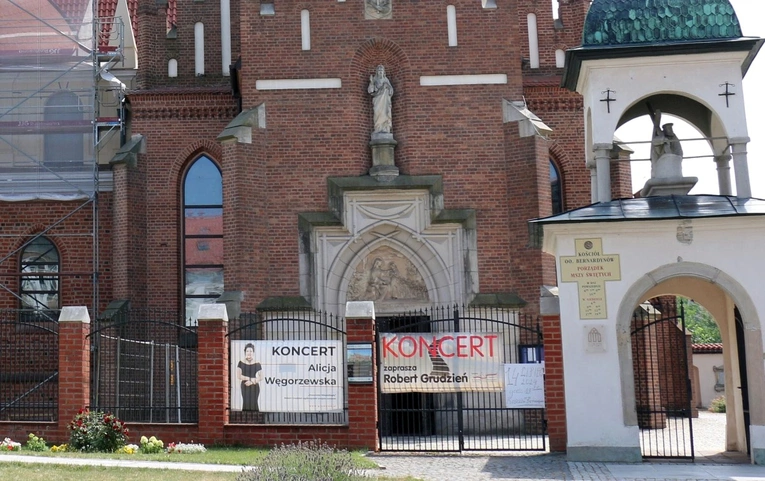 Koncert na rzecz klasztoru bernardynów