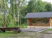 Scena plenerowa "Pod Dębem".