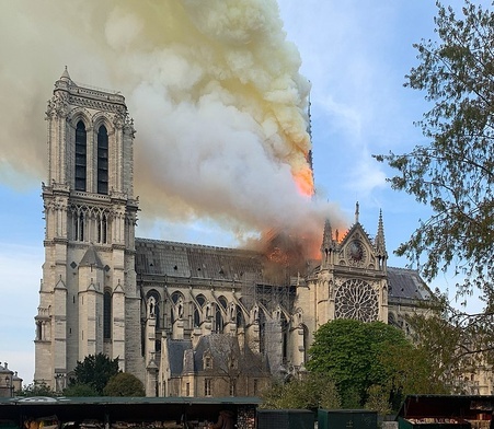 Konserwatorzy zabytków nie godzą się na nowe witraże w Notre-Dame
