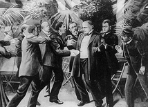 Długa historia zamachów na amerykańskich polityków
