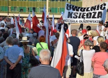 Protest przeciwko uwięzieniu ks. Olszewskiego