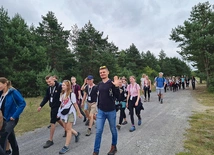 Młodzi pątnicy na Szlaku Orlich Gniazd.