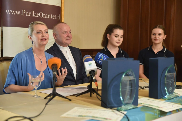 Puellae Orantes w Prowansji