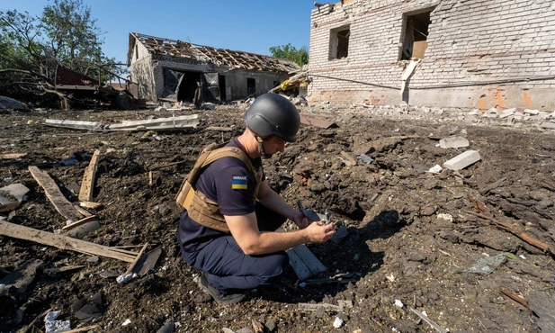 Zniszczenia po wybuchu bomby w Kupiańsku